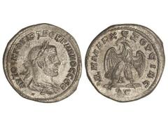 Tetradracma. Acuñada el 251-253 a.C. TREBONIANO GALO. SELEUCIS y PIERIA. Anv.: Busto laureado a derecha, alrededor leyenda. Rev.: Águila en pie de frente, cabeza a izquierda, debajo A (1ª oficina), al