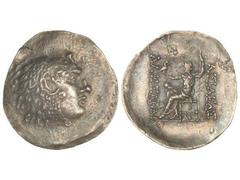 Tetradracma. 150-125 a.C. ACUÑACIONES EN NOMBRE Y TIPO DE ALEJANDRO III. MESEMBRIA. Anv.: Cabeza de Hércules con piel de león a derecha. Rev.: Zeus entronizado a izquierda, en el campo casco y símbolo