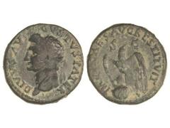 Dupondio. Acuñada el 82 d.C. AUGUSTO. Anv.: DIVVS AVGVSTVS PATER. Cabeza radiada a izquierda, estrella arriba. Rev.: IMP. D. CAES. AVG. RESTITVIT S. C. Águila esplayada de frente sobre un globo, cabez