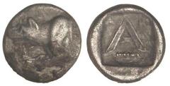 GREEK COINS Tetróbolo. 322-280 a.C. ARGOS. PELOPONESO. Anv.: Prótomo de lobo a izquierda. Rev.: Letra A dentro de cuadro incuso, debajo maza, encima (_)-P. 2,47 grs. AR. (Ligeras oxidaciones). Cy-2264