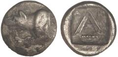 GREEK COINS Tetróbolo. 322-280 a.C. ARGOS. PELOPONESO. Anv.: Prótomo de lobo a izquierda. Rev.: Letra A dentro de cuadro incuso, debajo maza, encima (_)-P. 2,47 grs. AR. (Ligeras oxidaciones). Cy-2264