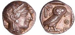 GREEK COINS Attique - Athènes - Drachme (449-413 av. J.-C.) époque de Marathon Ar ; 17.05 gr ; 23 mm A/ Tête d'Athéna à droite, coiffée du casque attique à cimier. R/ ΑΘΕ. Chouette debout à droite, la