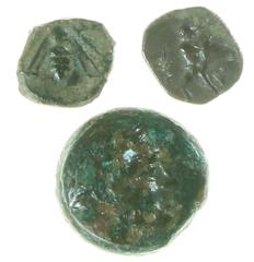 Ancient coins in lots - Lot with 3 Greek coins: AE11 (Ionia / Ephesos, Tyche / bee, 305-288 BC, SNG Cop. 256), AE17 (Thrace / Kallatis, Apollo / grain-ear and club, ca. 250 BC, SNG Cop. 214) and AR Di