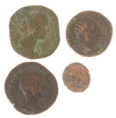 Ancient coins in lots - Lot with 4 Roman bronzes: 2 x Sestertius (Gordianus III + Faustina II), a provincial AE (Philipus I arabs) and 1 Follis 4th century, all worn