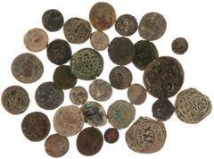 Ancient coins in lots - A lot of appr. 30 ancient bronze coins: Greek, Roman, Byzantium, all bronzes but also a Cappadocian AR Drachm, avg. F to VF