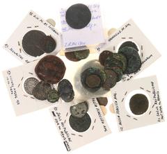 Ancient coins in lots - A small lot with ancient coins: 2x Aelia Flacilla (Follis), Valentinianus II (Siliqua), Theododius I (Follis), Julianus II (Bull, double Maiorina)Jovianus (AE1) and several oth