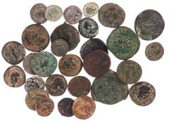 Ancient coins in lots Ancient coins in lots - A mixed lot ancient coins including 3 Denarii (Sept. Severus, Sev. Alexander and Commodus), 1 Antoninianus (Her. Etruscilla), a Sestertius of Julia Mamaea