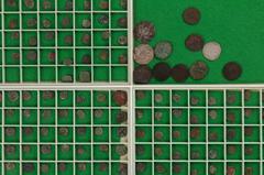 World Coins (boxes) Munten buitenland in doosjes - Divers - Lembit mini coin-cabinet with 4 trays cont. mostly South Italian billon Dinari (ca. 160); Qarakhanid wrinkled AR Dinar (2) and some copper F