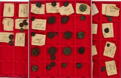 Ancient coins in lots Ancient coins in lots - A lot with appr. 45 Roman coins, mainly Antoniniani and Folles, form Victorinus, Aurelianus, Constantine I, Maxentius, Tetricus, etc. but also some Sester