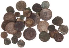 Coins of the Netherlands and Oversea: lots (boxes) Munten Nederland in doosjes - Een doosje met wat Juliana zilvergeld (7 Rijksdaalders en 2 Guldens) en een Hugo de Groot zilveren Tientje - toegevoegd