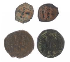 Ancient coins in lots Byzantine coinage - A small lot with 4 Byzantine bronzes: 2 x Follis (Justinus?) and 2 x 1/2 Follis, several emperors - totally 4 coins in F to F/VF
