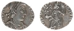 Roman Imperial Coinage Theodosius I (379-395) - AR Siliqua (Treveri AD 388-392, 1,21 g. D N THEODO – SIVS P F AVG Pearl-diademed, draped and cuirassed bust r. / VIRTVS RO – MANORVM Roma seated l. on c