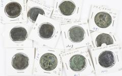 Ancient coins in lots / Roman coinage A small collection of Roman Sestertii: Commodus, Hadrianus, 2 x Traianus, 2 x Alexander Severus, 4 x Philippus I Arabs en 2 x Maximinus I Thrax - in total 12 coin