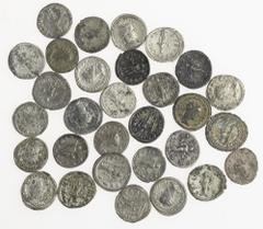 Ancient coins in lots - Roman coinage Ancient coins in lots - Roman coinage - A lot with Roman Antoniniani: Gordianus III, Philippus I, Volusianus, Gallienus etc.- in total 30 coins in avg. a.VF, some