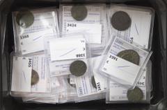 Ancient coins in lots Roman coinage - A nice lot ancient bronzes, mainly 4th century Folles, 1/4 and ½ Folles, Centenionali, 2 Antoniniani etc. of Maximinus Daia (5), Constantinus I (4), Constantius I