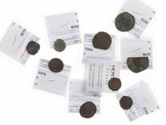 Ancient coins in lots Roman coinage - A lot with Roman coins: 2 x Follis and a ½ Follis of Maximianus, a Follis of Constantius I Chlorus, a 1/4 Follis of Maxentius, 3 Antoniniani (Tetricus II, Claudiu