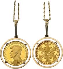DEUTSCHE GOLDMEDAILLEN PERSONEN. KENNEDY,John F.*1917 +1963 35.Präs.der USA. GOLD-Medaille 1963 Kopf n.l./ Lilienkreuz Aureus Magnus 25 mm,/980 fein IIS Dukat, Einfassung 32 mm mit Kette 585 fein, ges