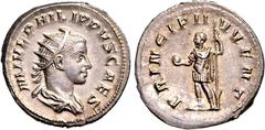 RÖMER RÖMISCHES KAISERREICH. Philippus II., Caesar 244-247. Antoninian (245/247) 4,48g. Palliumbüste m. Strkr. n.r. M IVL PHILIPPVS CAES / PRINCIPI I-VVENT Philippus steht in Rüstung n.links. RIC 218d