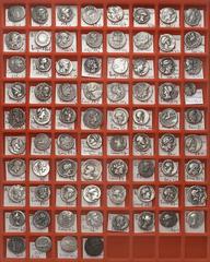 LOTS DER ANTIKE RÖMISCHE REPUBLIK. REPUBLIK: Sammlung. 71 Silbermünzen: Denare nach Crawford ( ): Anonym (Cr.53/1, 78/1, 197/1), Cn. Gellius (232/1), M. Babius (236/1), Cn. Lucretio Trio (237/1a), C. 