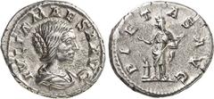 RÖMER RÖMISCHES KAISERREICH. Iulia Maesa, Großmutter des Elagabalus 218-222(+ 225/226). Denar 3,41g. Drapierte Büste n.r. IVLIA MAESA AVG / PIET-AS AVG Pietas steht capite velato v.v., Kopf n.l., hält