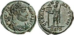 RÖMER RÖMISCHES KAISERREICH. VETRANIO 350. AE-Centenionalis 18/19mm 2,22g, Siscia, 5. Off. Paludamentbüste m. Perlendiadem n.r. D N VETRA-NIO P AVG / GLORIA - RO-MANORVM Kaiser steht mit Labarum n.l.;