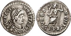 RÖMER RÖMISCHES KAISERREICH. GRATIANUS 367-383. Siliqua (367/375) 2,20g, Trier. Drapierte Panzerbüste mit Perldiadem n. r. D N GRATIA-NVS P F AVG / VRBS ROMA Roma mit Speer und Victoria thront n. l., 