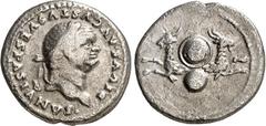 RÖMER RÖMISCHES KAISERREICH. Divus Vespasianus z.Z. Titus 80-81. Denar (80) 2,83g. Kopf mit Lorbeerkranz n. r. DIVVS AVGVSTVS VESPASIANVS . / Globus mit 2 Capri- corn-Protomen; darüber Clipeus mit S C