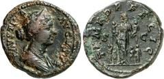 RÖMER RÖMISCHES KAISERREICH. Faustina iunior z.Z. Marcus Aurelius 161-176. AE-As 12,85g. Pallabüste m. Diadem n.r. FAVSTINA - AVGVSTA / TEMPOR FELIC - S - C Faustina felix steht mit 6 Kindern n.l. RIC