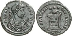 RÖMER RÖMISCHES KAISERREICH. Crispus Caesar 317-326. AE-Follis 19mm (323) 3,21g, Trier, 2. Off. Konsularbüste m. Lkr. n.r. IVL CRIS-PVS NOB C / BEATA TRAN-QVILLITAS Votaaltar; unten . STR Mondsichel. 
