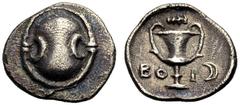 GRIECHISCHE MÜNZEN BOIOTIEN. BÖOTISCHE LIGA. Hemidrachmon (Triobol), 395-340 v. Chr. Thespiai (?). Boiotischer Schild. Rv. Kantharos, darüber Keule; Unten BO-I; im Felde r. Mondsichel. 0,84 g. 11 mm. 