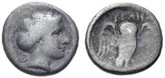 GRIECHISCHE MÜNZEN LUKANIEN HYELE Diobol, Williams Period V, 365-340 v. Chr. Nymphenkopf n. r., im Felde l. Θ. Rv. ΥΕΛΗ Eule mit offenen Flügeln n. r. stehend. 0,95 g. Williams, Velia 624. Rutter, HN 