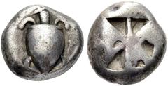 GRIECHISCHE MÜNZEN AIGINA Stater, 525-475 v. Chr. Schildkröte. Rv. Inkusum in fünf Dreicken verteilt. 11,86 g. Hoover, HGC 6,107,430. SNG Delepierre 1640. Dicker, kugeliger Schrötling. Sehr schön Erwo