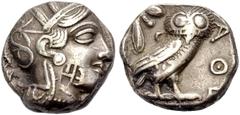 GRIECHISCHE MÜNZEN ATTIKA. ATHEN. Tetradrachmon, ca. 365-359 v. Chr. Kopf der Athena n. r. mit Ohrring und attischem Helm, auf dem Helmkessel Ranke und Lorbeerblätter. Rv. ΑΘΕ Eule n. r. stehend, im F