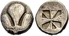 GRIECHISCHE MÜNZEN SIZILIEN. SELINUNT (SELINOUS). Stater (Tridrachmon), 540-515 v. Chr. Eppichblatt. Rv. Quadratum incusum. 9,05 g. SNG München 876. Hoover, HGC 2, 316,1207. BMC 138,6. Knapp sehr schö