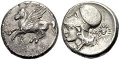 GRIECHISCHE MÜNZEN. KORINTHIA. KORINTH. Stater, 375-300 v. Chr. Pegasos n.l. fliegend, darunter Koppa. Rv. Kopf der Athena mit korinthischem Helm l., dahinter Δ und Kopf des Helios im Strahlenkranz fr