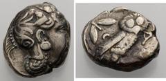 Griechische Münzen Attika. Athen. Tetradrachmon, 3.-2. Jh. v. Chr. Kopf der Athena mit Helm und Ohrring n. r., auf dem Helmkessel Ranke. Rv. Eule n. r., im Felde l. Ölzweig und Halbmond. 17,14 g. Svor