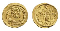 Ancient Coins Byzanz Justinianus I. (527–565) Solidus (Au) 545–565 Constantinopolis Av: D N IVSTINIANVS PP AV mellkép páncélban szemből /Büste von vorn/ Rv: VICT / ORI / A AVGGG A Viktória globuszkere