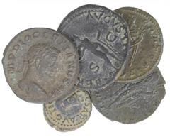 Romanas - Lote (5 Moedas) Lote (5 Moedas) - Cláudio (41-54): Asse, Cobre, LIBERTAS AVGVSTA S C, RCV 1859, RIC 97 (Roma, 41-42), 11,92g, BC+; Quadrante, Cobre, PON M TR P IMP COS DES IT S C, RCV 1863, 
