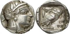 Attique Athènes. Tétradrachme vers 460 - 449 av. J.-C. 17,25g. Tête d’Athéna casquée à droite, le casque décoré de feuilles d’olivier / Chouette debout à droite, regardant de face; en haut à gauche, u