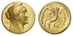 LE MONDE GREC Royaume d'Egypte Ptolémée II 285-246 av. J.-C. Octodrachme d'or au nom d'Arsinoë II, Alexandrie. Tête diadémée et voilée d'Arsinoë II avec couronne d'Isis à droite; dans le champ gauche,