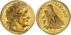 Le Monde Grec Royaume d'Égypte, Ptolémée II, 283/2-246. Pentadrachme d'or 274-272, Alexandrie. Buste diadémé de Ptolémée I avec l'égide, à droite / PTOLEMAIOU - BASILEWS Aigle sur un foudre à gauche; 