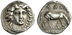GRIECHISCHE MÜNZEN THESSALIEN LARISSA Drachme, 380 - 365. Kopf der Nymphe Larissa in Vorderansicht, leicht nach rechts gewandt, im Haar Ampyx. Rs: Grasendes Pferd nach rechts, darüber ΛAPIΣ(im Abschni