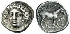 GRIECHISCHE MÜNZEN THESSALIEN LARISSA Drachme, 380 - 365. Kopf der Nymphe Larissa in Vorderansicht, leicht nach links gewandt, im Haar Ampyx, dreiteiliger Ohrring. Rs: Pferd mit Fohlen im Schritt nach