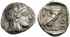 GRIECHISCHE MÜNZEN ATTIKA ATHEN Tetradrachme, nach 449 - 429. Kopf der Athena im attischen Helm mit Lorbeerkranz nach rechts. Rs: AQE. Eule nach rechts, dahinter Olivenzweig mit Frucht und Halbmond, d
