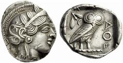 GRIECHISCHE MÜNZEN ATTIKA ATHEN Tetradrachme, nach 449 - 429. Kopf der Athena im attischen Helm mit Lorbeerkranz nach rechts. Rs: AQE. Eule nach rechts, dahinter Olivenzweig mit Frucht und Halbmond, d