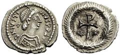 BYZANTINISCHE MÜNZEN JUSTINUS II. (565 - 578) 1/3 Siliqua, Ravenna, 565-578. DN IVSTI-NVS PP AVG. Büste mit Diadem nach rechts, Robe tragend die mit drei Perlen verziert ist, Perlkreis. Rs: Staurogram