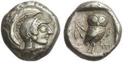 GRIECHISCHE MÜNZEN ATTIKA ATHEN Tetradrachme, vor 546 - 527. Archaischer Kopf der Athena mit Zickzackmuster verziertem Helm, spitzer, langer Nase und langes in die Stirn fallendes Haar mit kleinen Loc