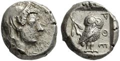 GRIECHISCHE MÜNZEN ATTIKA ATHEN Tetradrachme, 546 - 527. Archaischer Kopf der Athena mit Helm, spitzer, langer Nase und kürzeres in die Stirn fallendes Haar mit kleinen Punktenden nach rechts. Rs.: AΘ