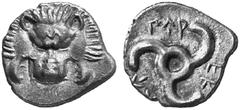 GRIECHISCHE MüNZEN DYNASTEN VON LYKIEN PERIKLE (um 370) No.: 382 Schätzpreis-Estimation: EUR 350,- d=15 mm Tetrobol, ungesicherte Münzstätte (Limyra?). Löwenskalp in Aufsicht, auf der Stirn der lykisc