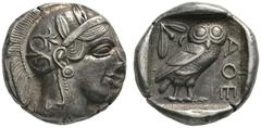 GRIECHISCHE MÜNZEN ATTIKA ATHEN Tetradrachme, ca. 449 - 429 v. Chr. Kopf der Athena im attischen Helm mit Lorbeerkranz nach rechts. Rs: AΘE. Eule nach rechts, dahinter Olivenzweig mit Frucht und Halbm